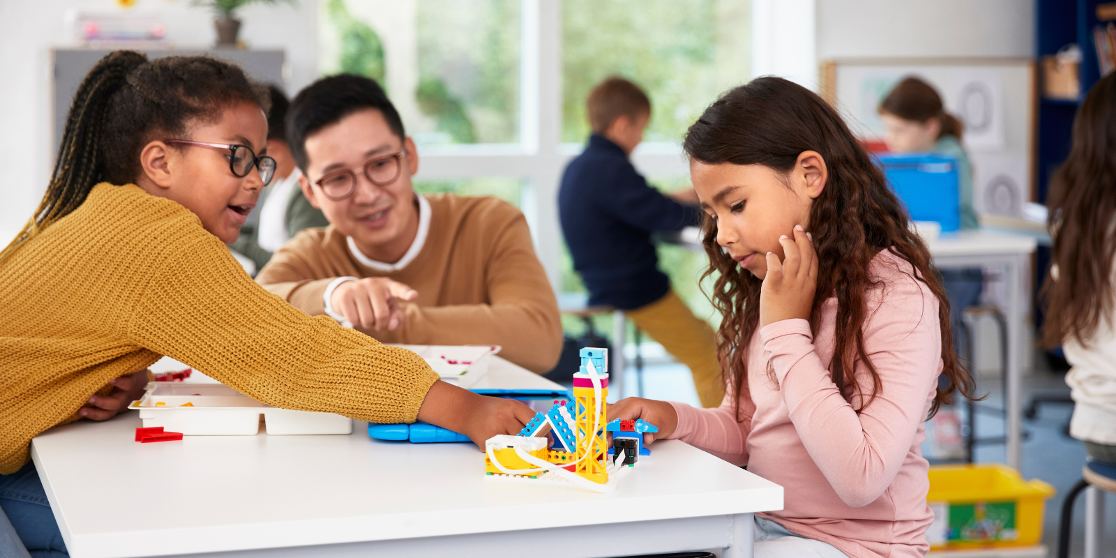 Top 5 Differences Between LEGO® Education SPIKE™ Prime and SPIKE™ Essential