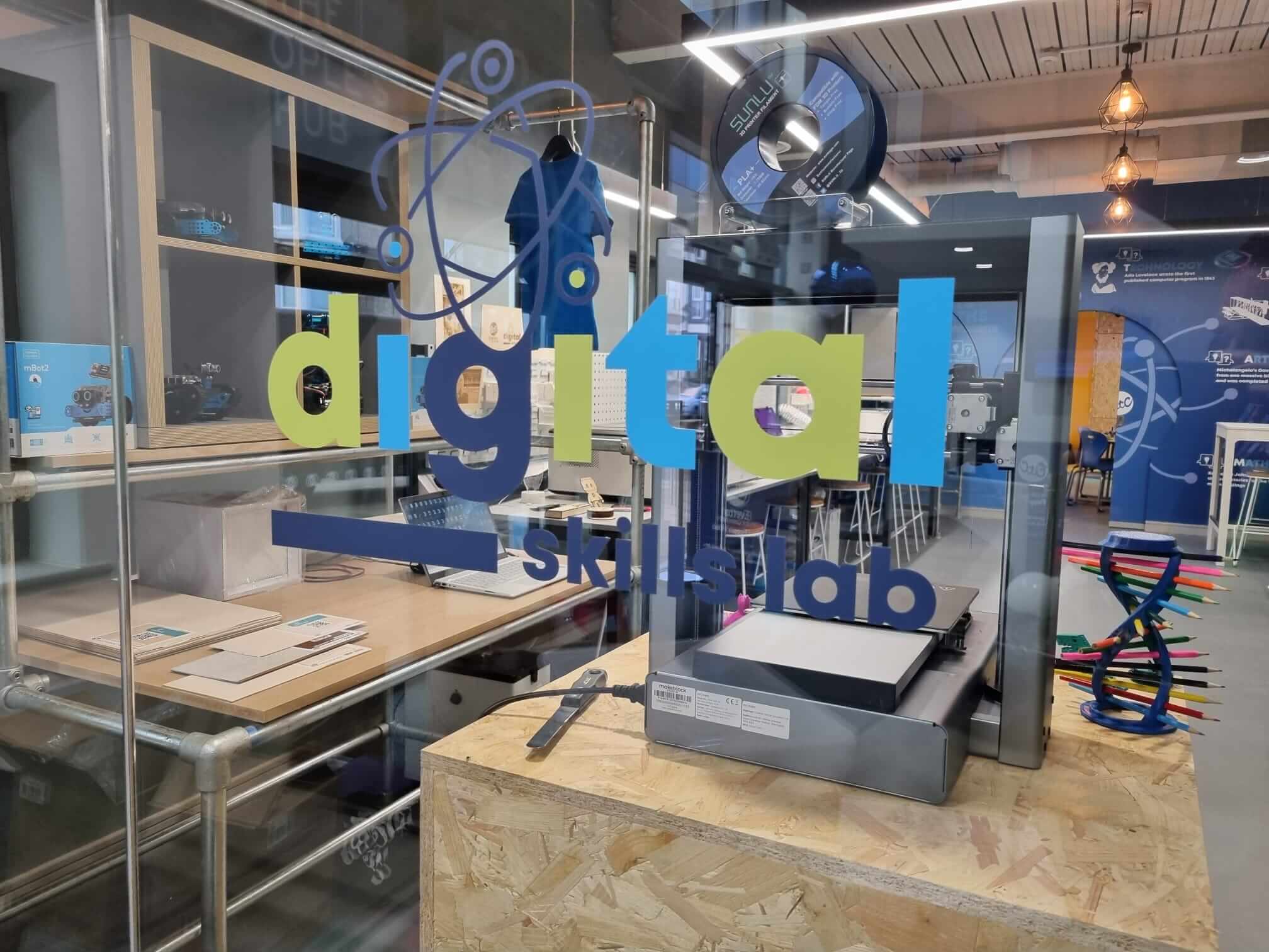 View of a modern digital skills lab featuring 3D printing equipment and a creative workspace.