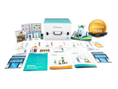 Photon Teaching Kit – AI Discovery includes educational materials and a robot for teaching AI concepts.